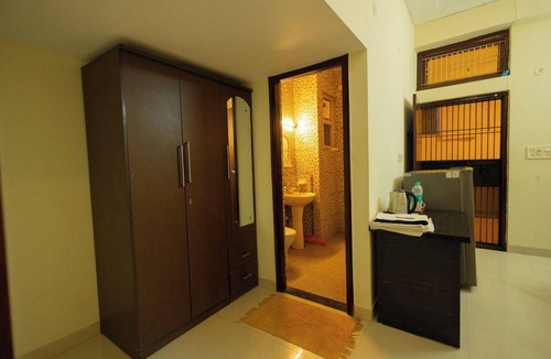 Vrindavan Hotel | 11 Flowers