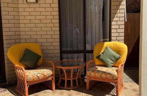Nedlands House | 17 Rare Cool Urban-Style Nedlands 4BR-Parkng&Pool
