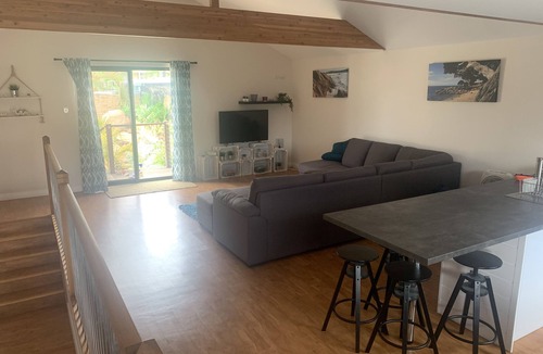 Connolly House | 2 Storey, 1 bed accomodation close to local amenities.