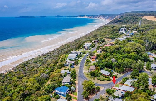 Rainbow Beach House | 25 Cooloola Drive - Rainbow Beach. Stunning, Modern, Open Plan Beach House. Wifi.