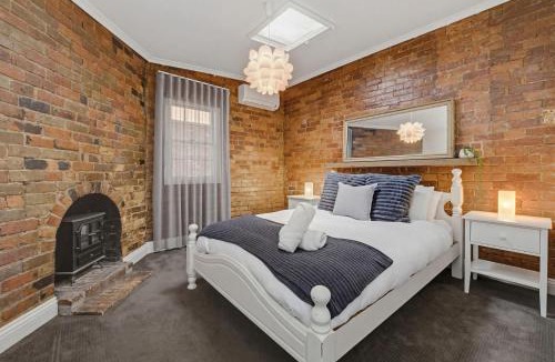 Bendigo House | 2BR Miners' Cottage Bendigo