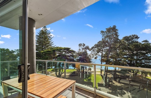Cowes Apartment | 340 The Waves, Studio Unit, across the road from the beach, lift access.