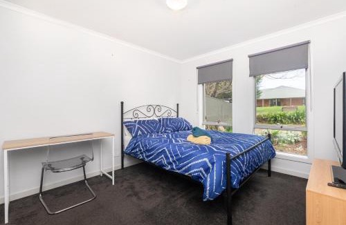 Mount Barker House | 3bedroom Modern Home in Mt Barker, 8km to Hahndorf