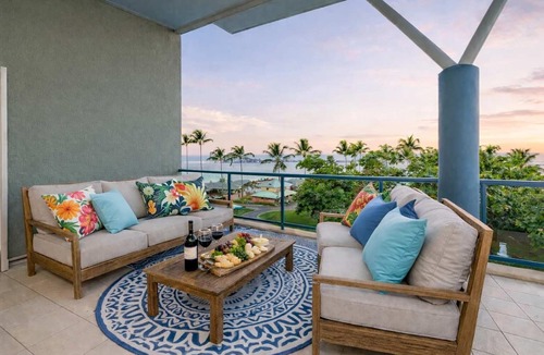 North Ward Apartment | 3BR Oceanfront Penthouse on The Strand, Townsville