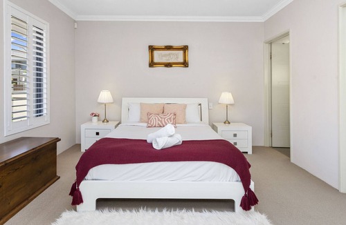 West Leederville House | 4 Bed Serene Family Oasis | Food & Bar Precinct