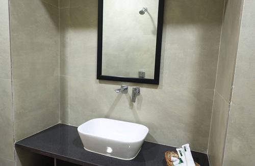Varanasi Bed & Breakfast | 4-bedroom bed & breakfast in tranquil Varanasi with AC