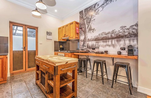 Moama House | 5 Simms - Echuca Holiday Homes