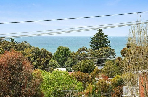 Encounter Bay House | 7 Harpoon Ave - Lovely Sea Views Across Encounter Bay