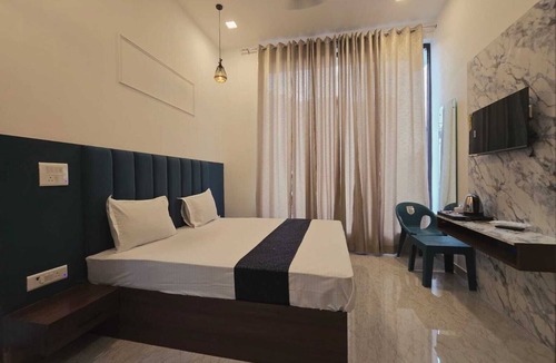 Agra Hotel | 8-bedroom hotel in peaceful Agra with comfortable AC rooms