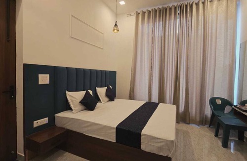 Agra Hotel | 8-bedroom hotel in peaceful Agra with comfortable AC rooms
