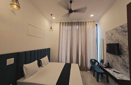 Agra Hotel | 8-bedroom hotel in peaceful Agra with comfortable AC rooms