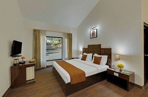 Bhimtal Hotel | 8fold-Pinecrest By LaRiSa, Bhimtal