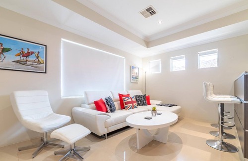 Beaconsfield House | 9 Beaconsfield Delight