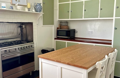 Melville Forest Cottage | A charming cottage with picturesque rural views over surrounding rural farm land
