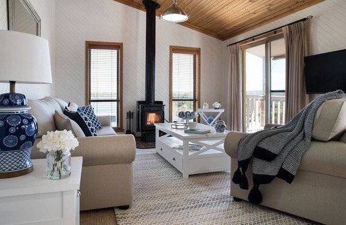 Daylesford House | A cozy, inviting country retreat with a little modern flair.
