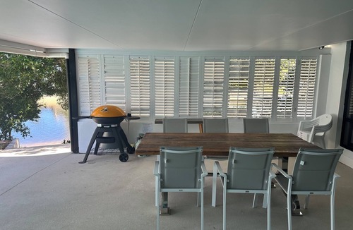 Broadbeach Waters House | A Luxurious Waterfront Oasis!
