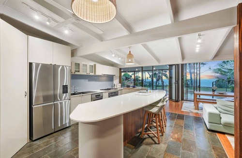 Holloways Beach House | Absolute Beachfront Family Retreat