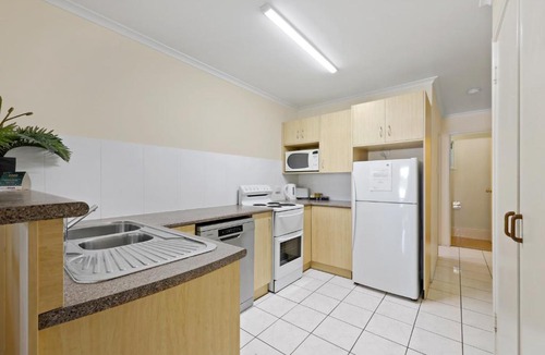 Blacks Beach Apartment | ABSOLUTE BEACH FRONT MACKAY - Blue Pacific