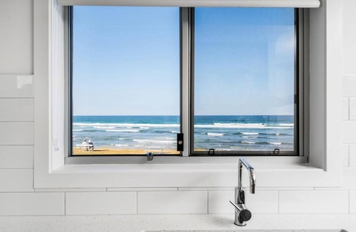 North Creek Apartment | Absolute Beachfront Apartment 4T