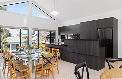 Rosebud House | Absolute Beachfront - Luxury Accommodation in Rosebud