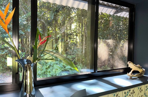 Thornton Beach House | air conditioned, beach, rainforest,cassowary, goanna ,beach cafe, king bed