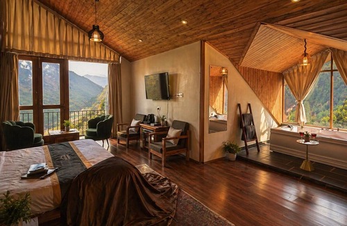 New Manali Hotel | AKIRA BY SKYLORE
