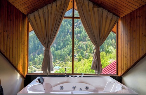 New Manali Hotel | AKIRA BY SKYLORE