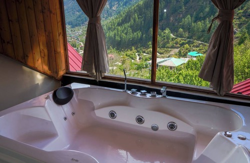 New Manali Hotel | AKIRA BY SKYLORE