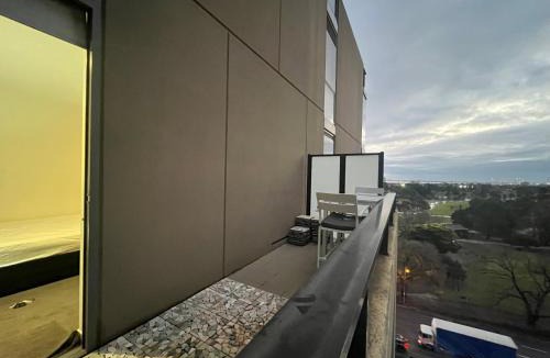 Melbourne Apartment | Albert park across the road Melbourne city a stone away