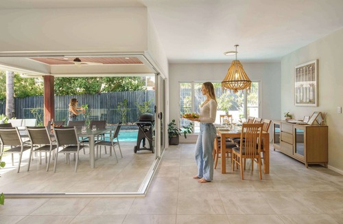Alexandra Headland House | Alex Beachside Getaway - Sand & Surf