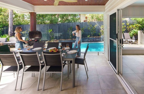 Alexandra Headland House | Alex Beachside Getaway - Sand & Surf