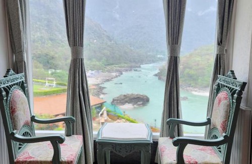 Tapovan Apartment | Aloha on The Ganga&mountain view 2BHK by AlmostHeaven