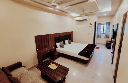 Varanasi Hotel | Aman Hotel