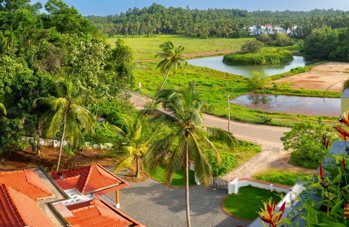 Kozhikode Villa | Angam Banyan - Tropical Boho 2BHK Villa - 3Beds - Botanical Garden