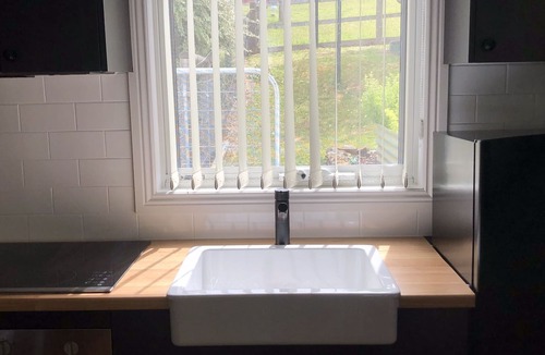 Mole Creek Apartment | Apartment 2 Self-contained King bed, bath & shower, mountain views, wood burner