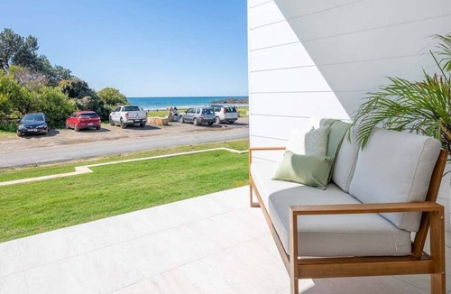 Woolgoolga House | Aqua - Front row living on Woolgoolga Beach