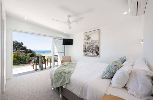 Woolgoolga House | Aqua - Front row living on Woolgoolga Beach