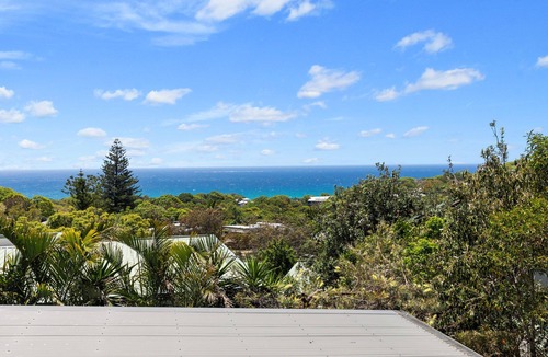 Point Lookout House | Architect designed luxury with views and walking distance to beach.