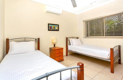 Clifton Beach Apartment | ARLINGTON B/FRONT @ CLIFTON