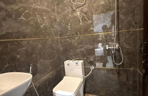 Chandauli Bed & Breakfast | Asahi Palace- Room 3 - bed & breakfast with AC in Varanasi