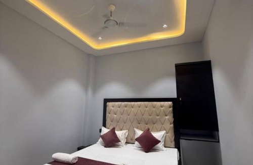 Chandauli Bed & Breakfast | Asahi Palace- Room 7 - bed & breakfast with AC in Varanasi