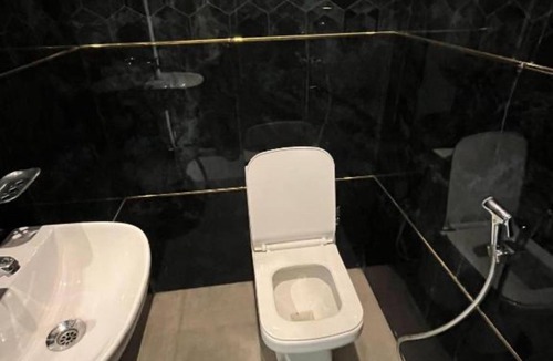 Chandauli Bed & Breakfast | Asahi Palace- Room 7 - bed & breakfast with AC in Varanasi