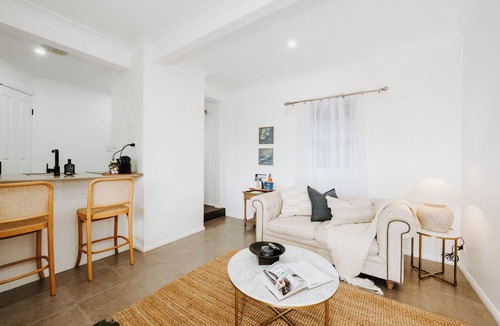 Central Mudgee Cottage | Ash Cottage Intimate Wine Country Living for Two