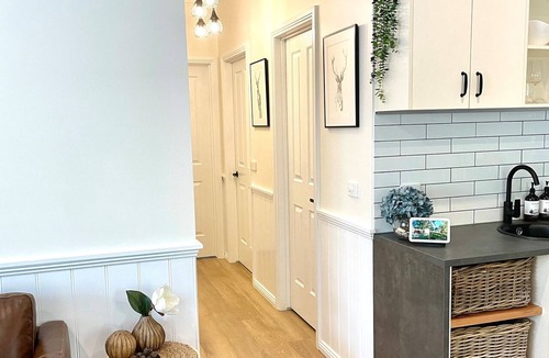 Bright Cottage | Autumn Beauty - Alpine Cottage 5