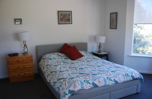 Back Valley Bed & Breakfast | Back Valley Farmstay Bed and Breakfast