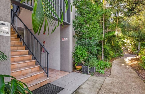 Rainbow Beach Apartment | Baden 28 - Rainbow Shores. Top Floor Unit. Air conditioned. Walk to Beach