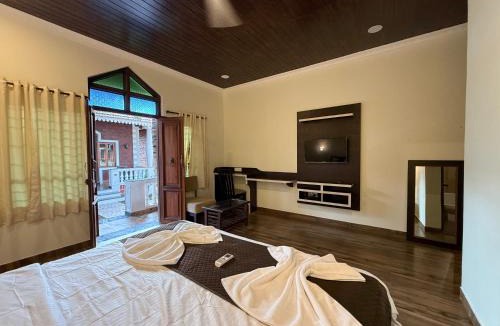 Baga Hotel | Baga Beach Palm Cottage