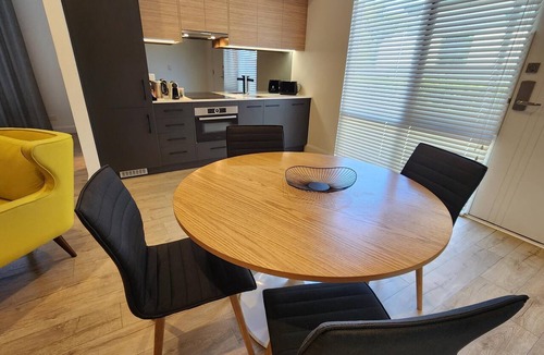 Semaphore Apartment | Bank Teller 1 Bedroom Apartment Close to Semaphore beach