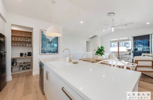Bargara House | Bargara Coastal Luxe: Aircon, Out S Pet, Sleeps 8