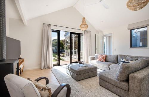 Flinders House | Barker Cottage with Spa in Flinders